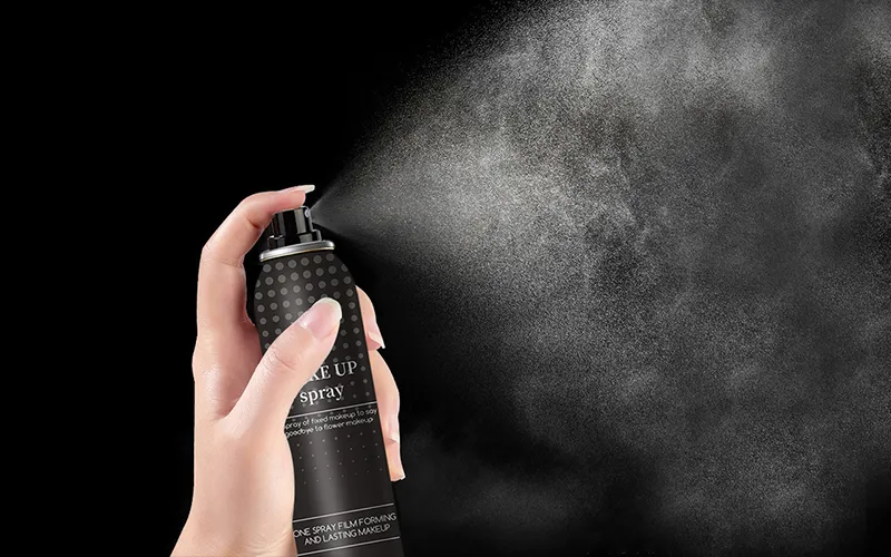 ​LA CONFIANCE DE NE PAS DÉMAQUILER VIENT DU SPRAY FIXATEUR DE WILSON.